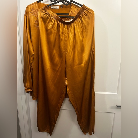 Vintage 100% silk golden label pajamas set  Victoria Secret - Picture 5 of 12